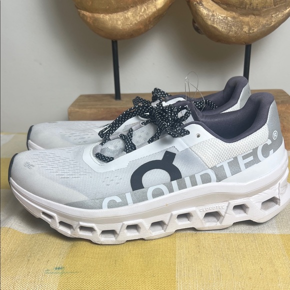 On Running Monochrome Sneakers - Picture 5 of 11